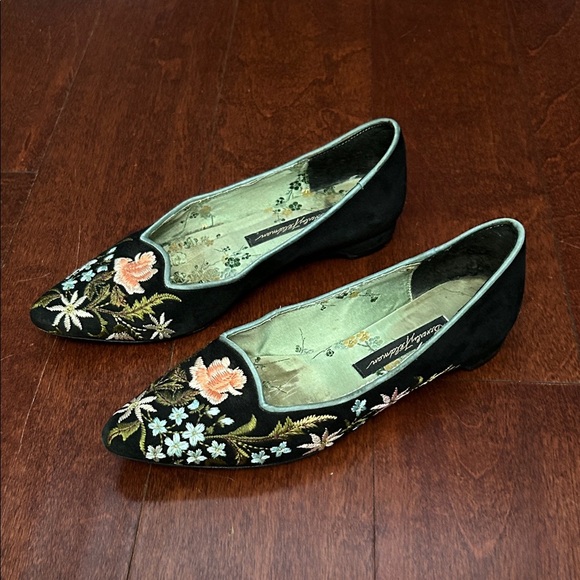 Beverly Feldman, Black Floral Embroidered Flats, Size 5.5 - Picture 1 of 16